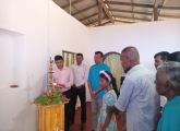 2026-08-15  සුවපහසු නිවසක් සවිබලැති පවුලක් වැඩ සටහන වෙනුවෙන් හොරවල කලාපයේ නිවස නිවැසියන්ට භාර දීමට අමතරව දරුවන් සදහා පාසැල් උපකරණ සහ පාසැල් බෑග් ලබාදීම
